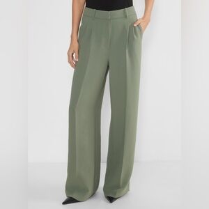 Aritzia/Wilfred - sage color The Effortless Pant (short) size 2, new without tag